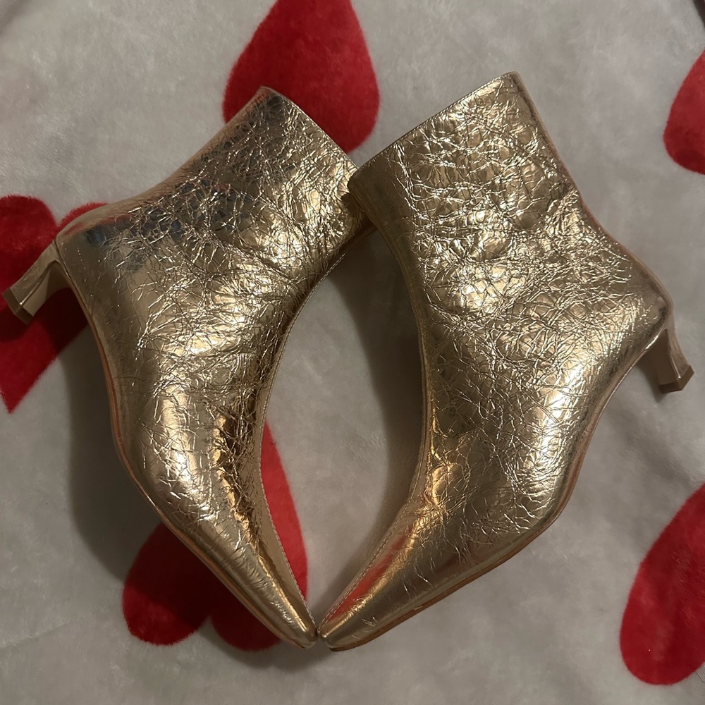 New Michael Kors
Cosmo Crinkle Metallic Leather Kitten Heel Booties - Picture 6 of 11